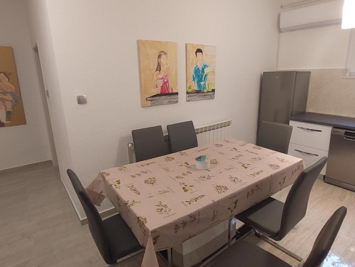 שיבניק Apartman Miro מראה חיצוני תמונה